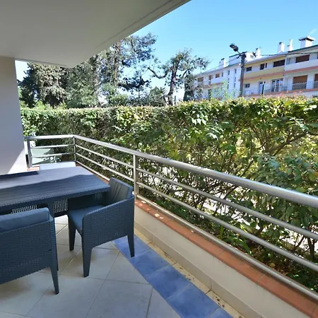 Апартаменти Emeraude Du Cap Garden *